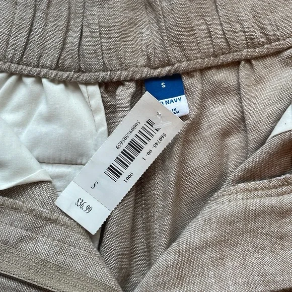 Extra High-Waisted Taylor Linen-Blend Trouser Shorts -- 5-inch inseam - Picture 4 of 5